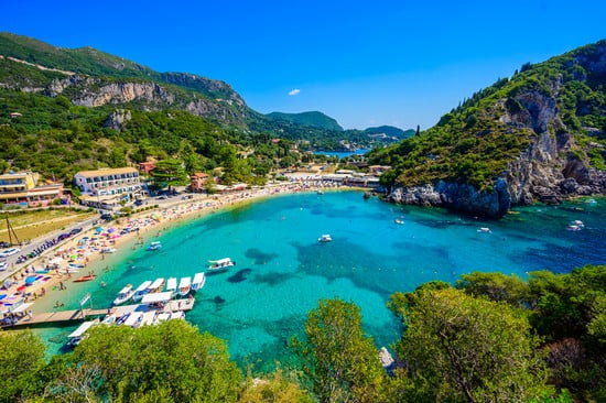Spiaggia di Agios Spiridon a Corfù