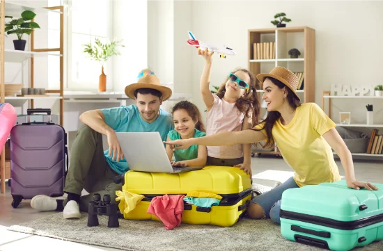 Famiglia in viaggio in Grecia