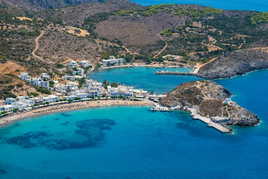 Vista aerea sulla città di Kapsali, sull'isola di Citera, Grecia