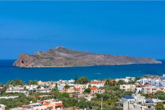 Spiaggia di Agia Marina, Creta: sabbia dorata e mare trasparente